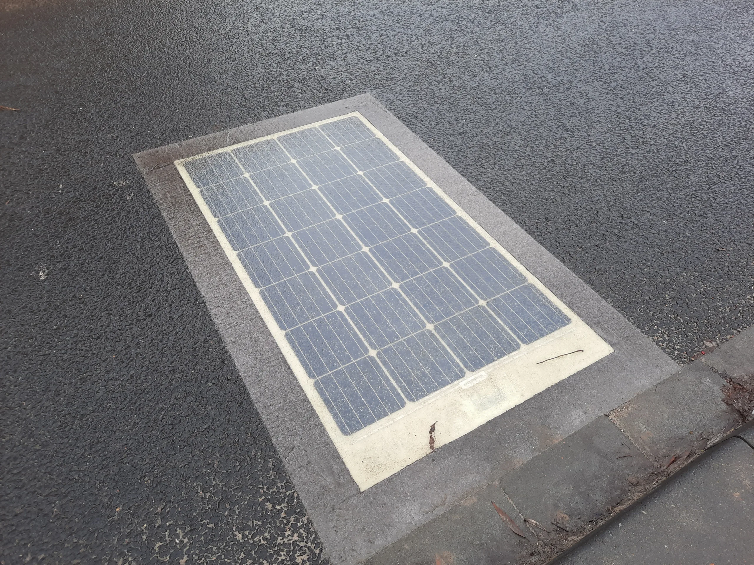 Zonnepaneel onder wegdek Windesheim